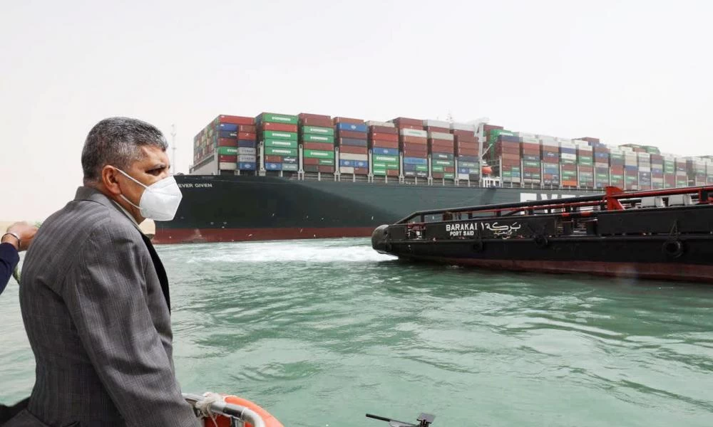 Διώρυγα του Σουέζ: Κινητοποιούνται δύο ακόμη ρυμουλκά